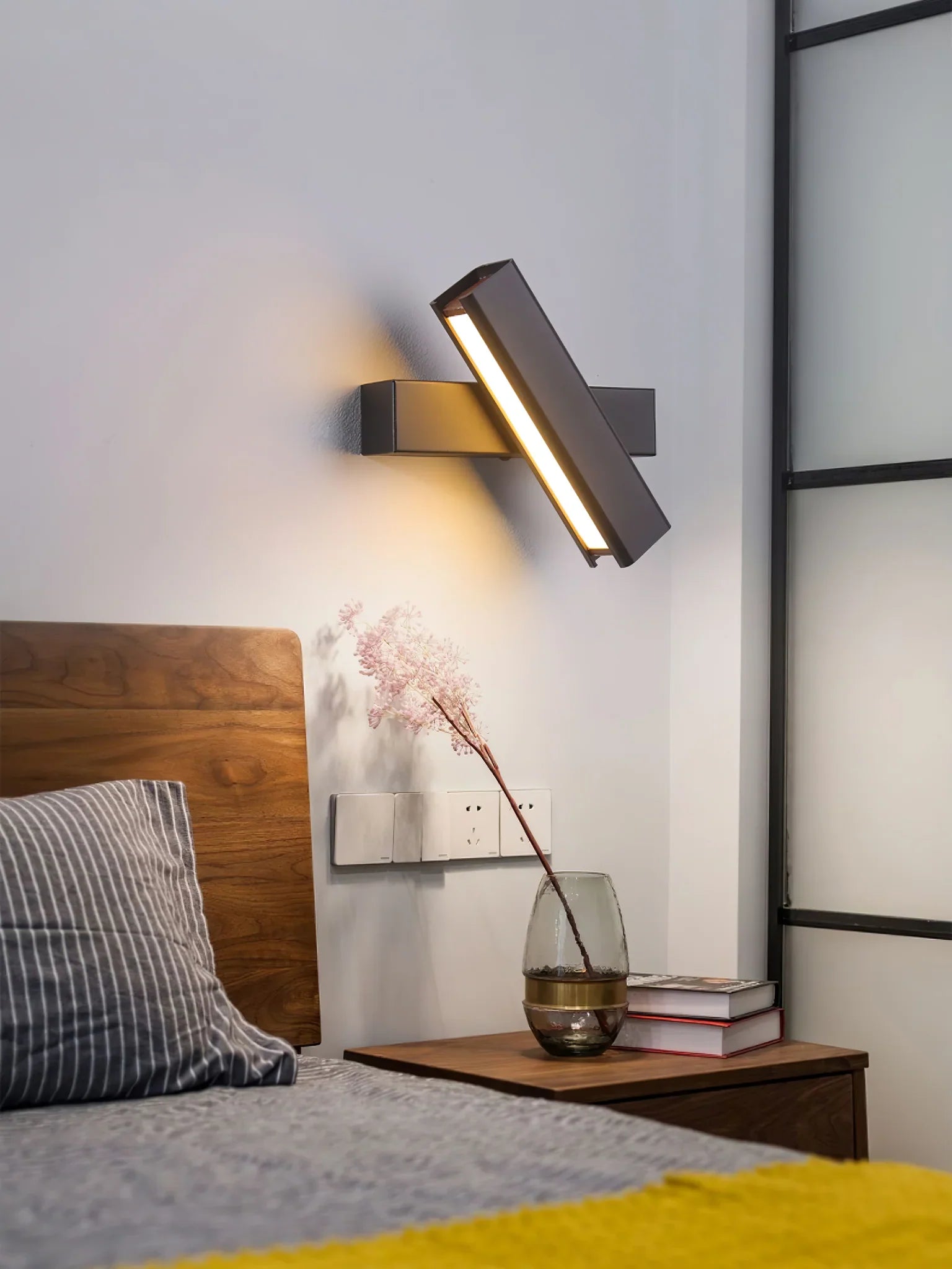 Clasp Wall Lamp