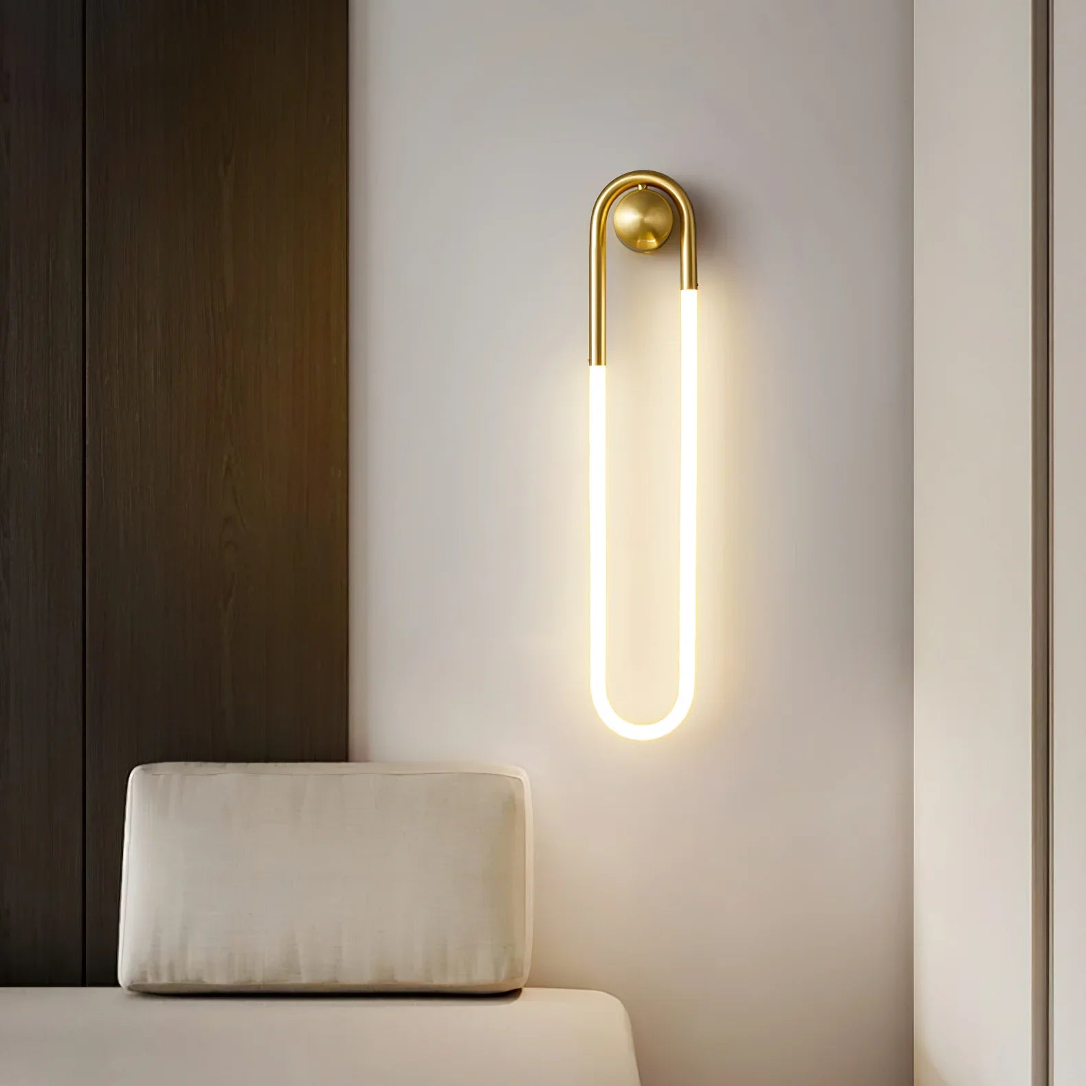 Rudi Loop Wall Lamp