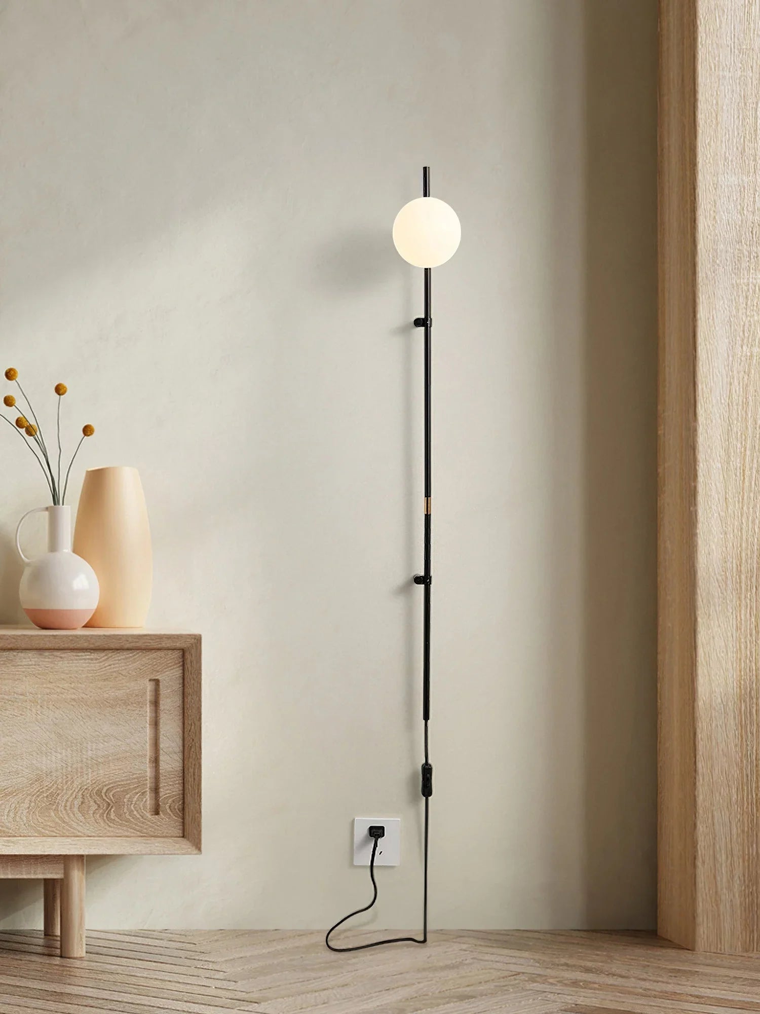 Lynea Wall Lamp