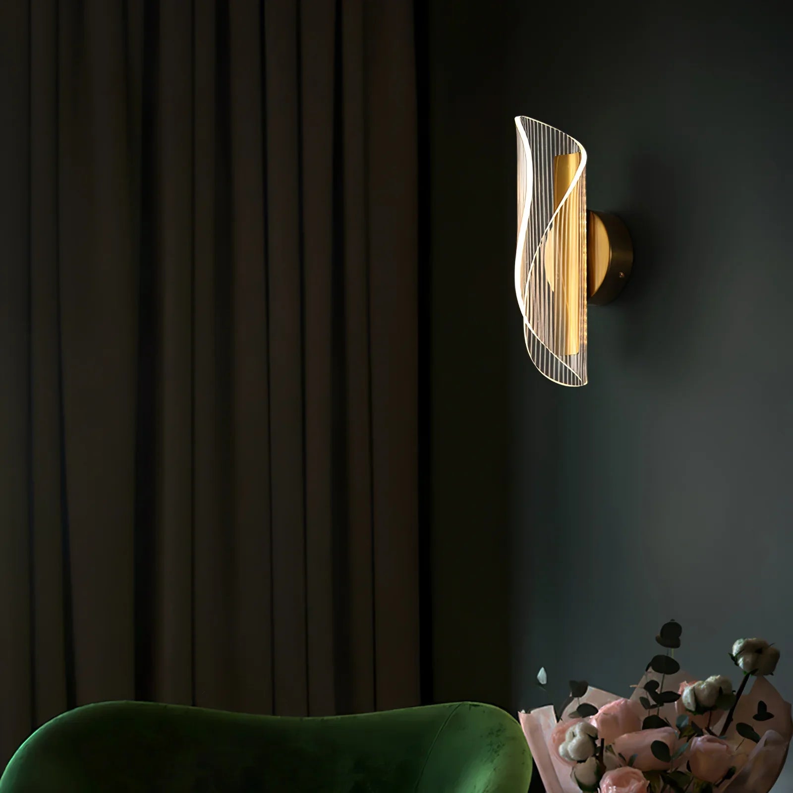 Hershal Luxe Wall Lamp