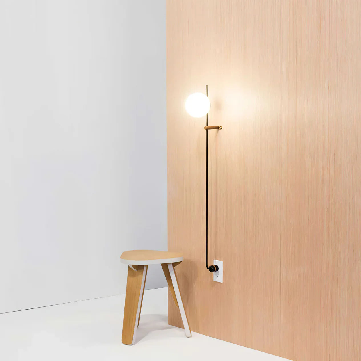 Lynea Wall Lamp