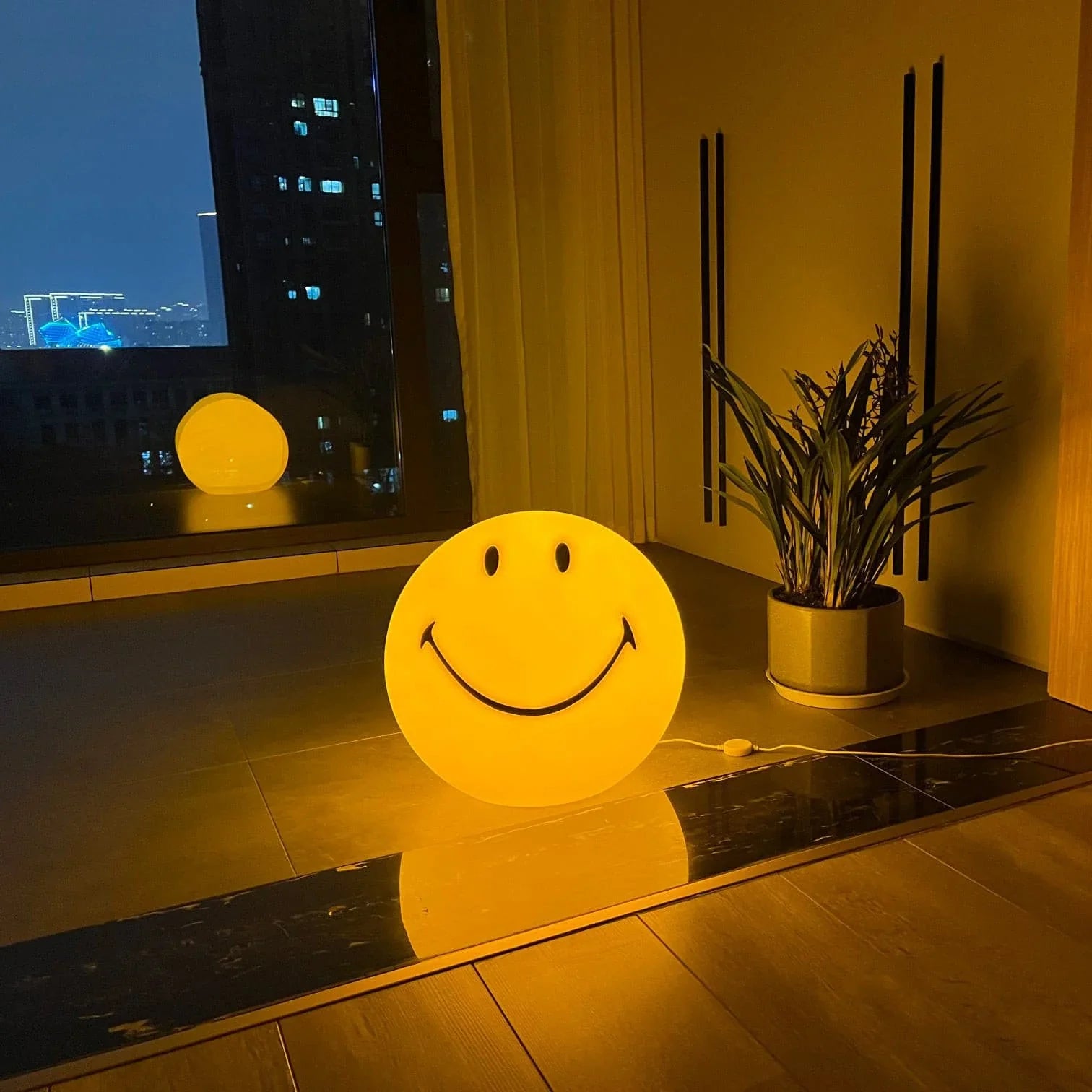 Mr Maria Smiley Table Lamp