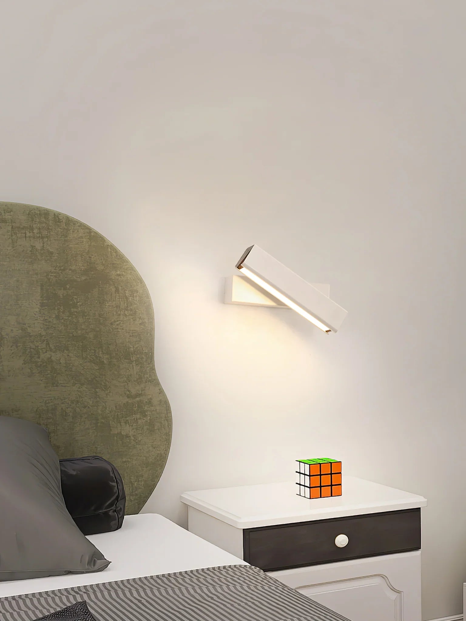 Clasp Wall Lamp