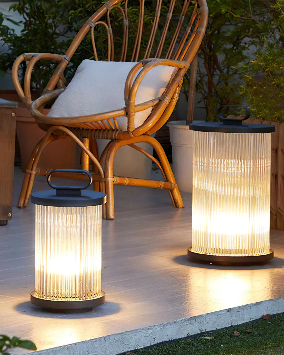 Line Glass Lantern Solar Table Lamp