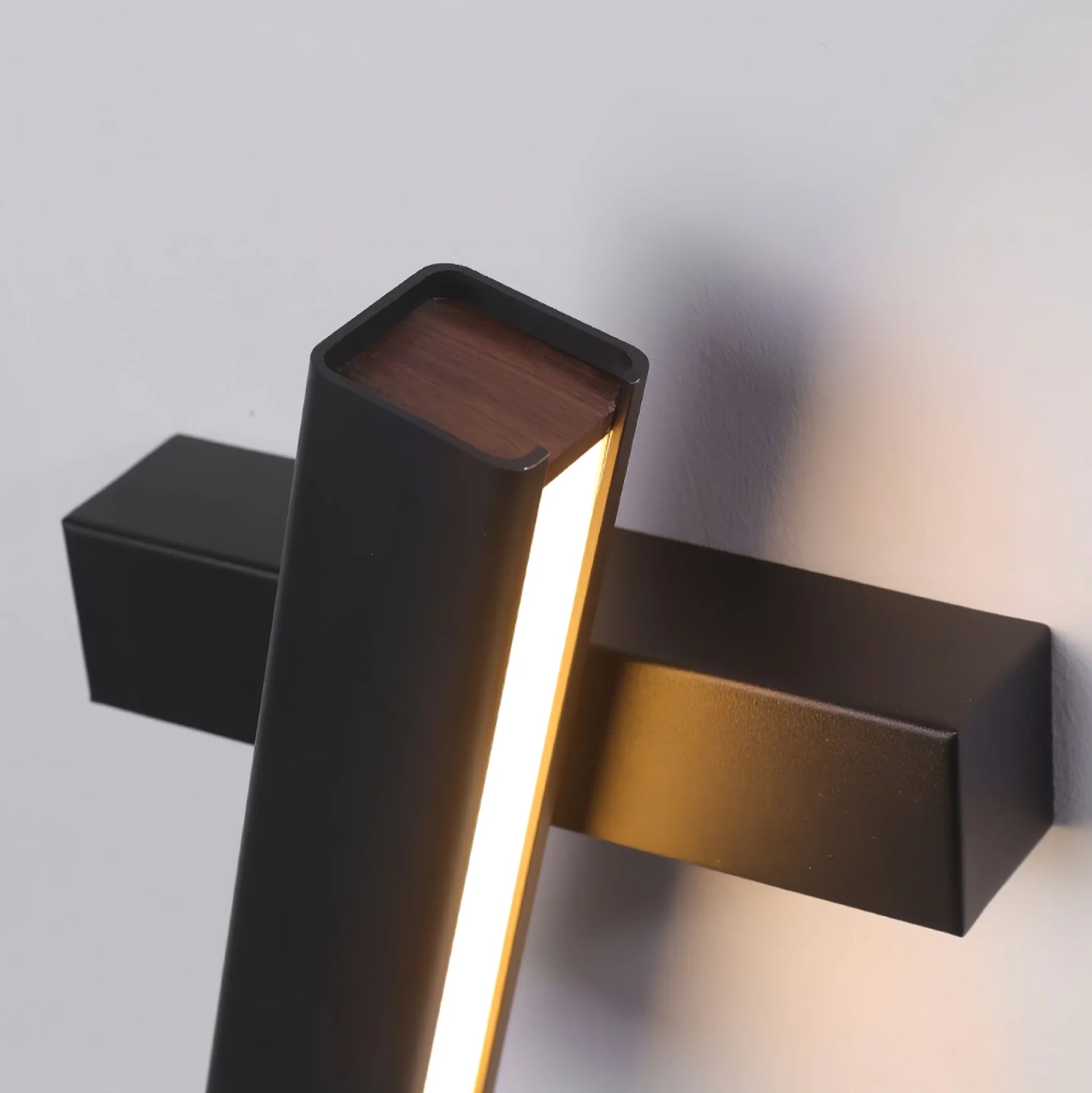 Clasp Wall Lamp