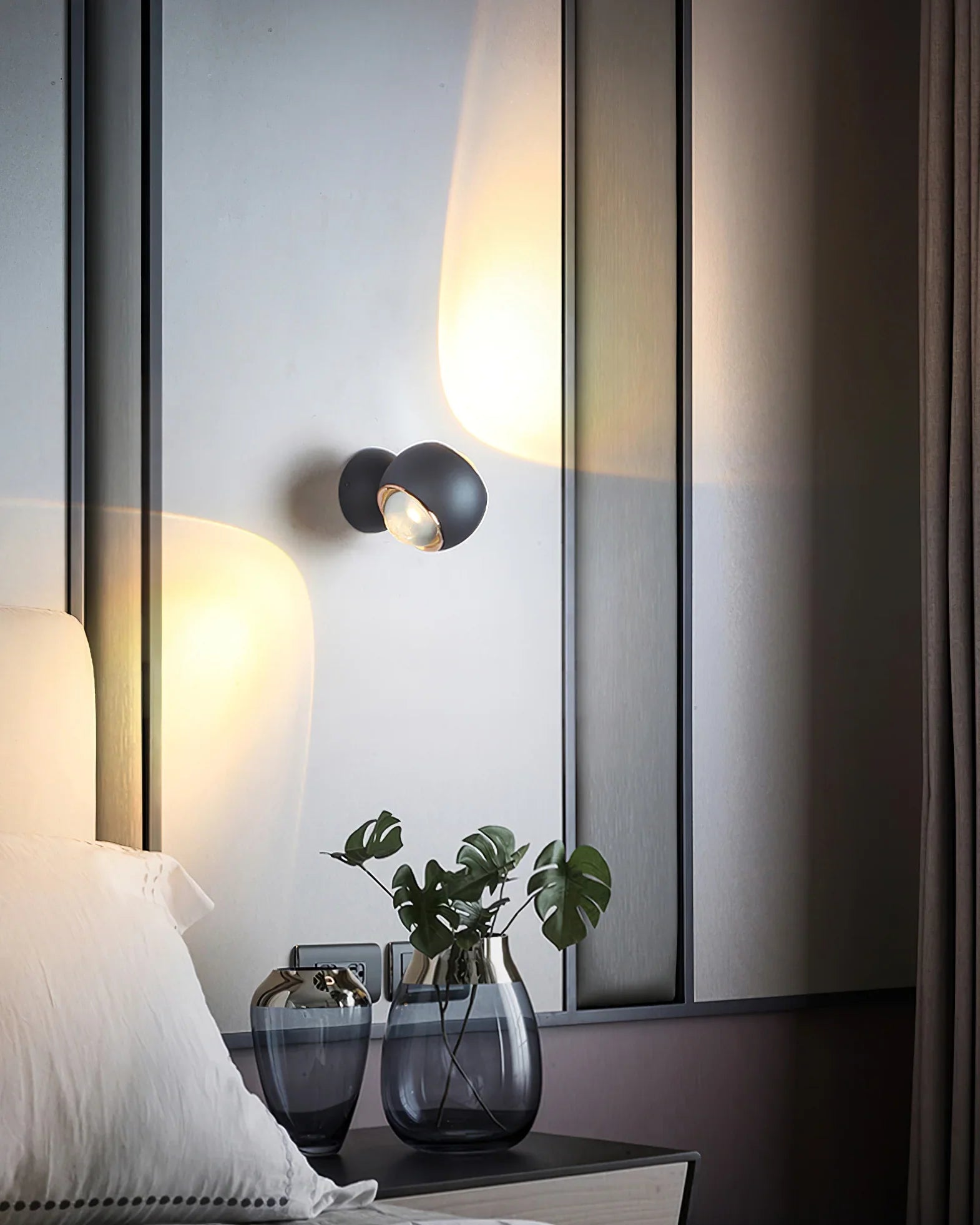 Io Verticale Wall Lamp