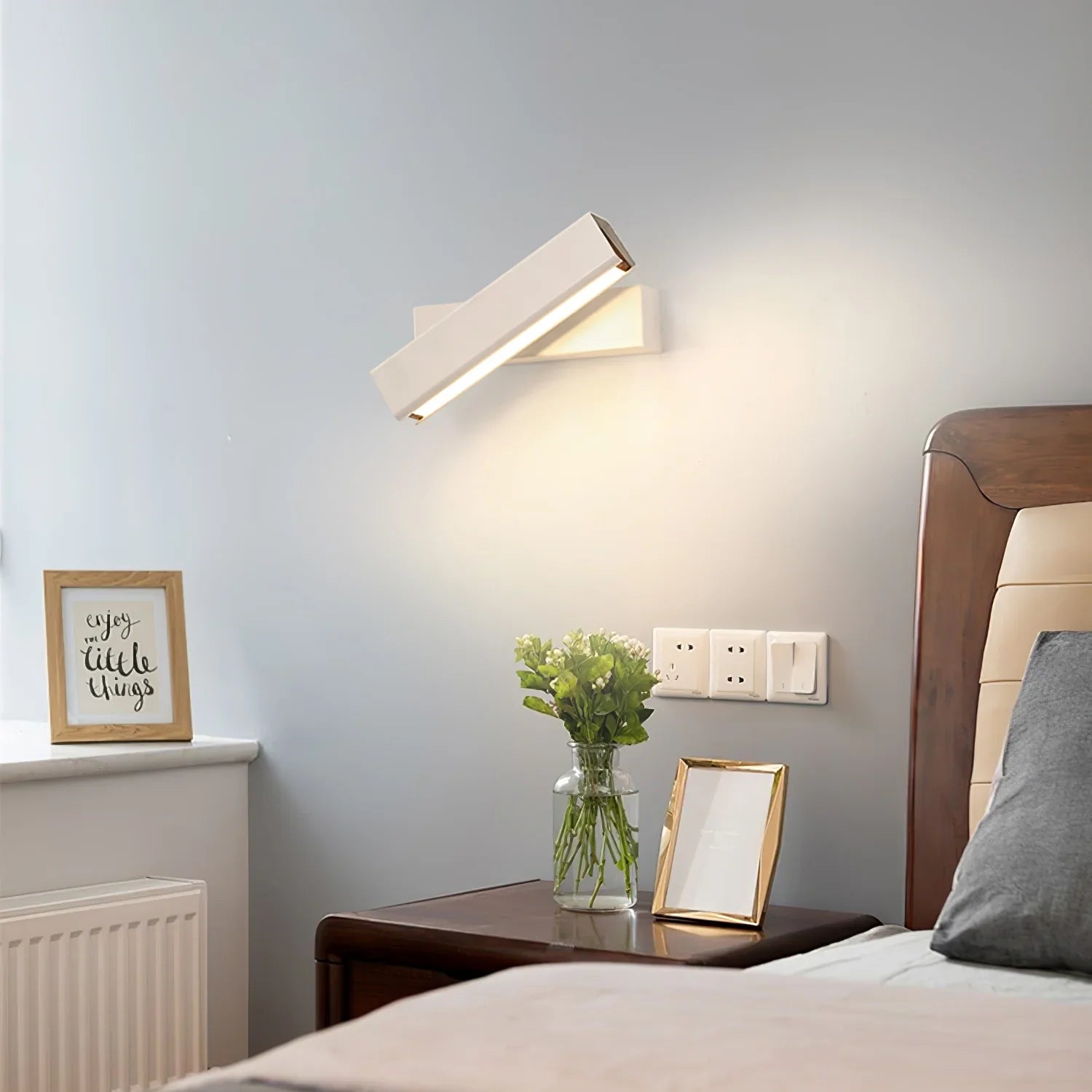 Clasp Wall Lamp