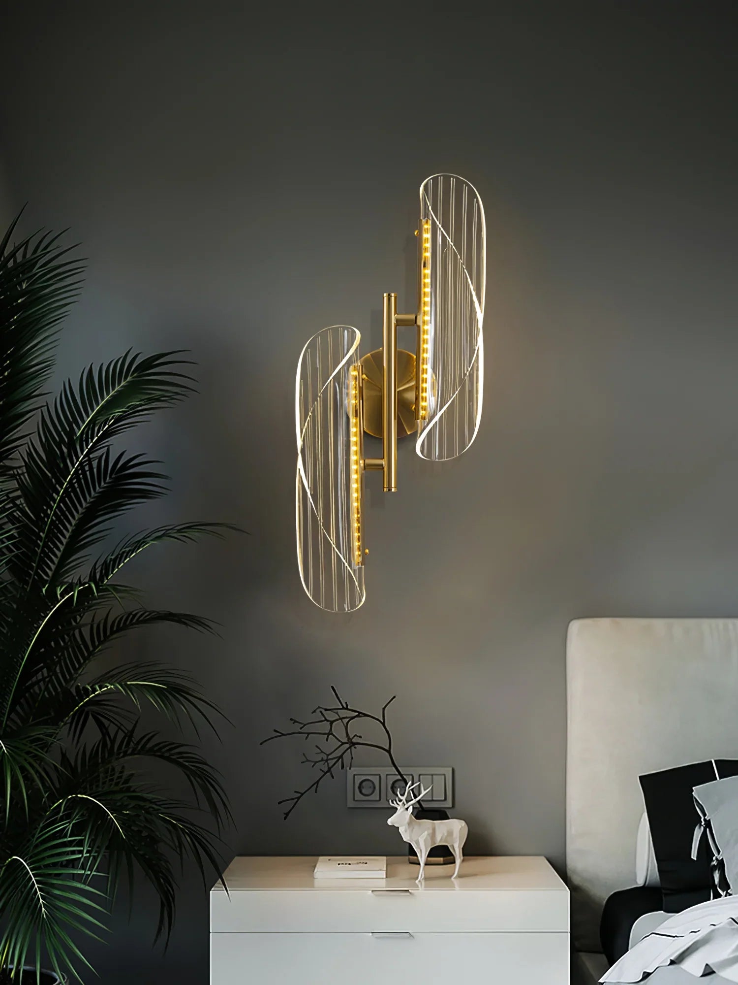 Hershal Luxe Wall Lamp