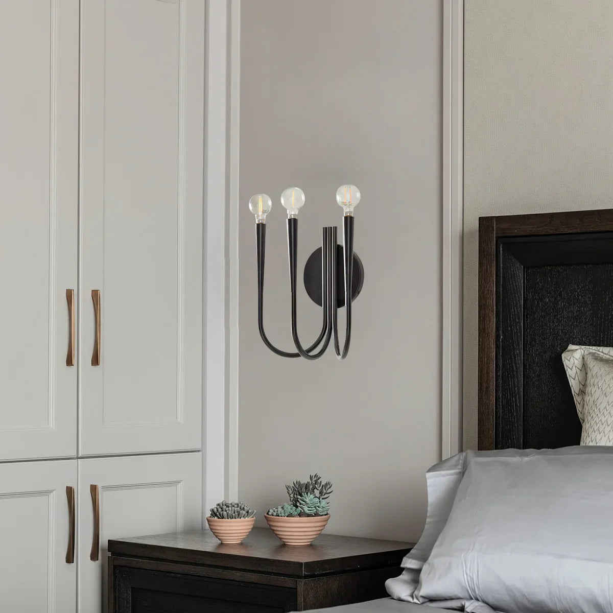 Swoop Wall Lamp